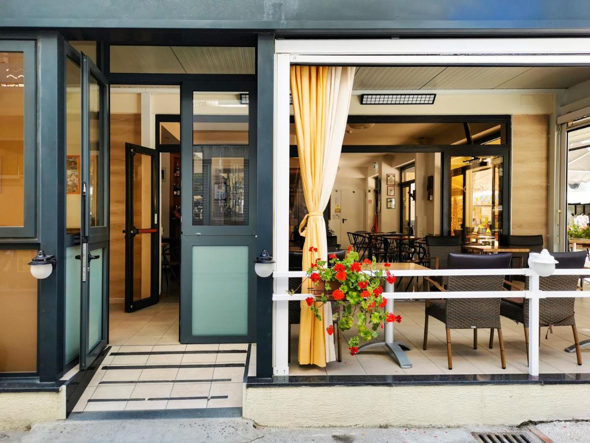 Hotel La Plage Cattolica Exterior foto