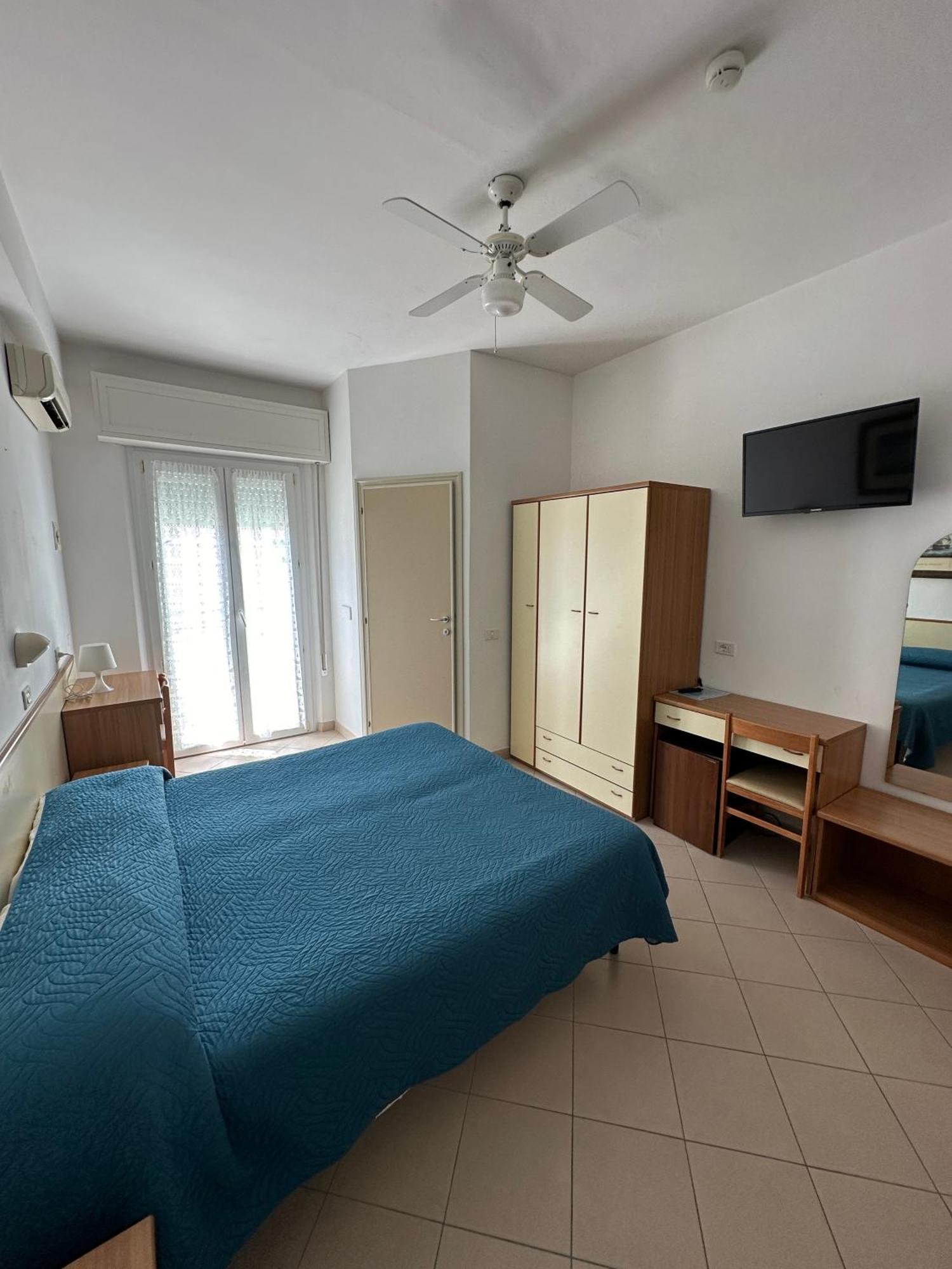 Hotel La Plage Cattolica Exterior foto